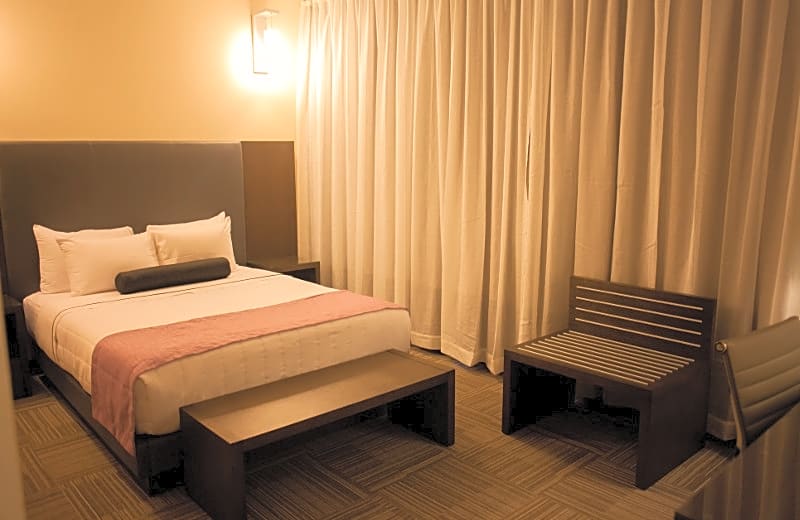 CUARTA AVENIDA SUITES