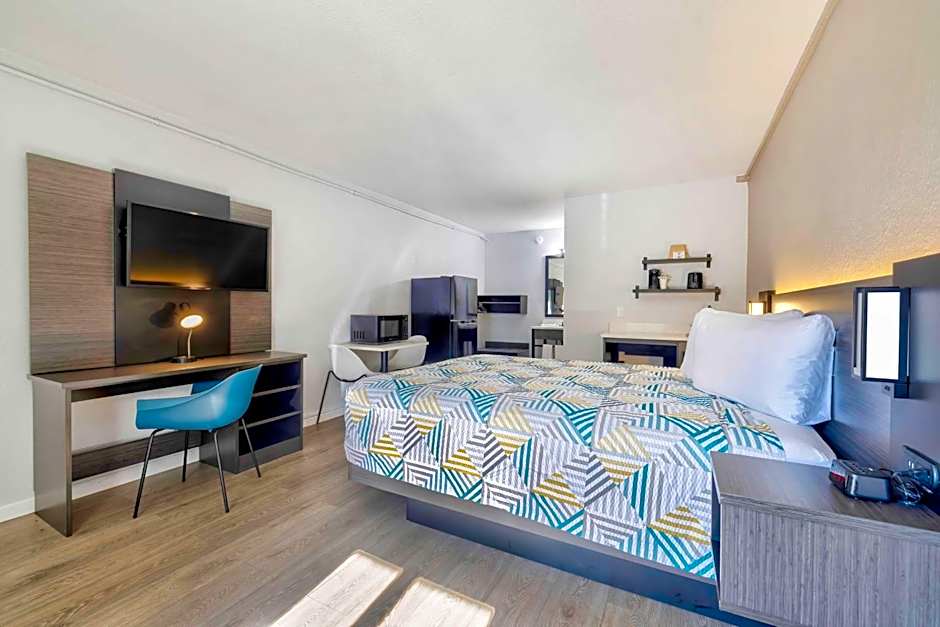 Studio 6 Effingham, IL