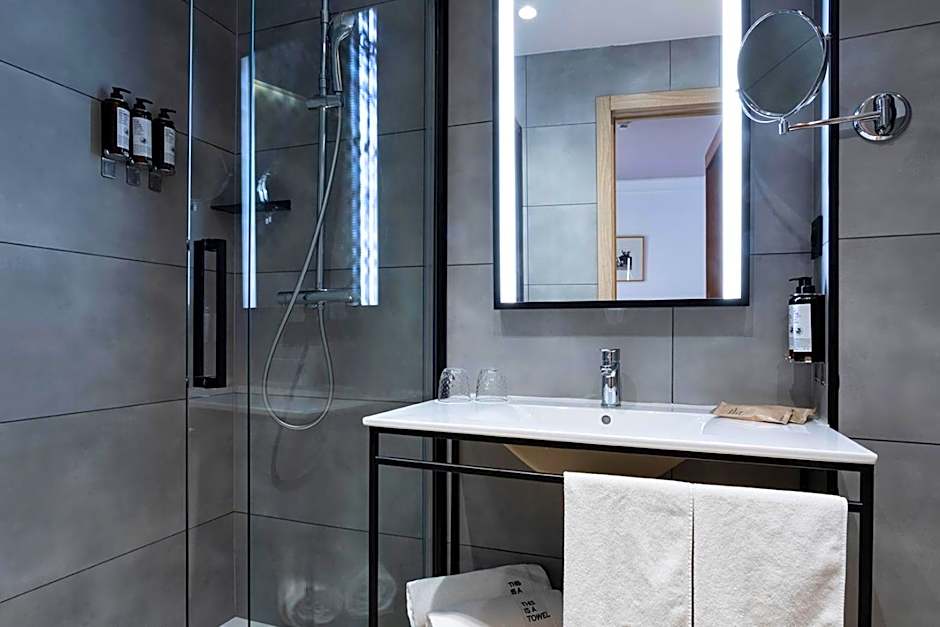 Petit Palace Cliper-Gran Via