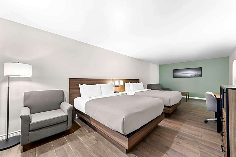 Quality Inn & Suites Port Lavaca near Lighthouse Beach