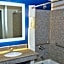 La Quinta Inn & Suites by Wyndham NE Long Beach/Cypress