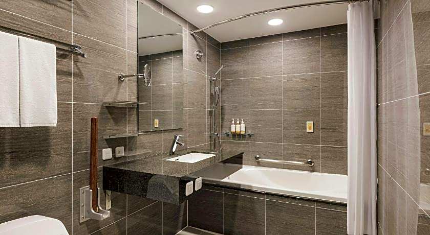 Four Points Flex by Sheraton Yokohama West