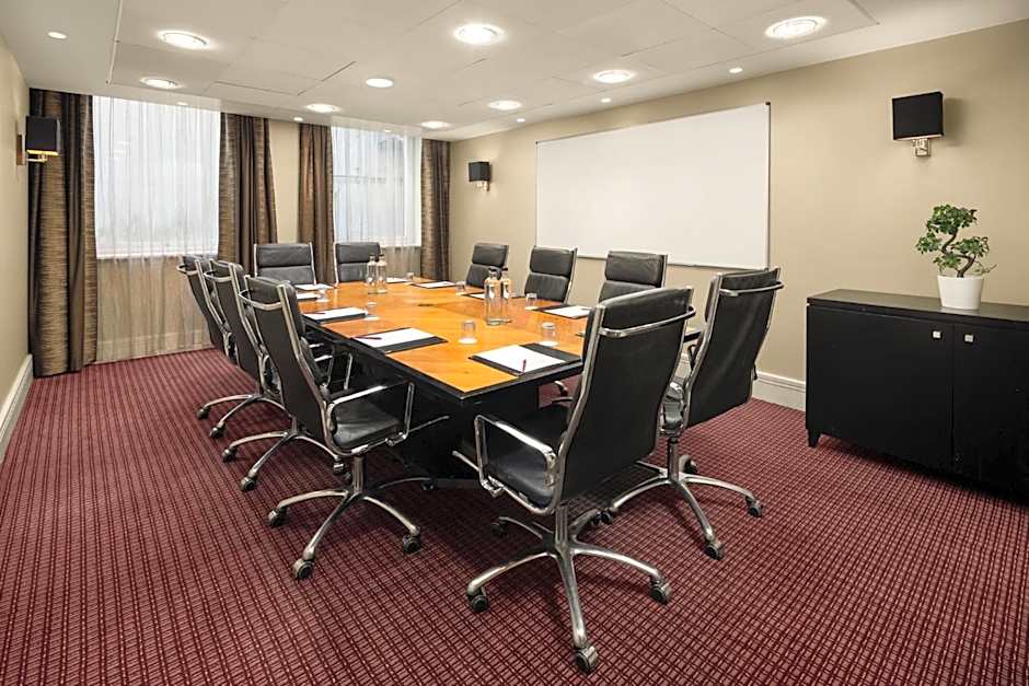 Crowne Plaza London Ealing By IHG