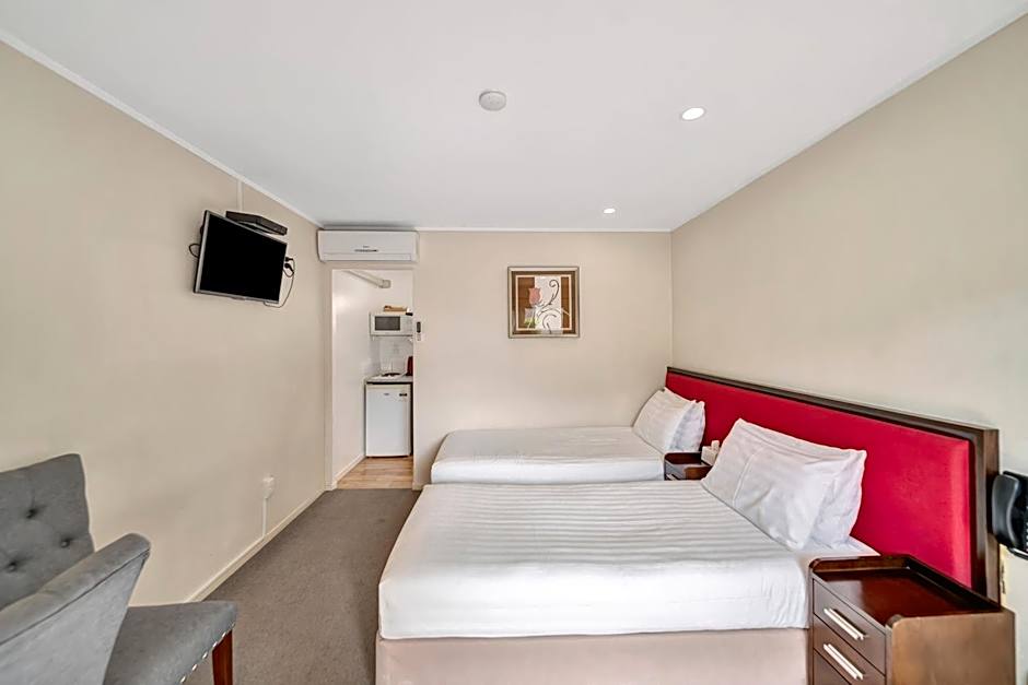 Tudor Court Motor Lodge