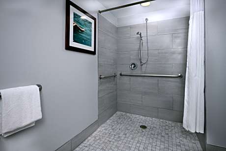 Queen Room with Two Queen Beds and Balcony - River View