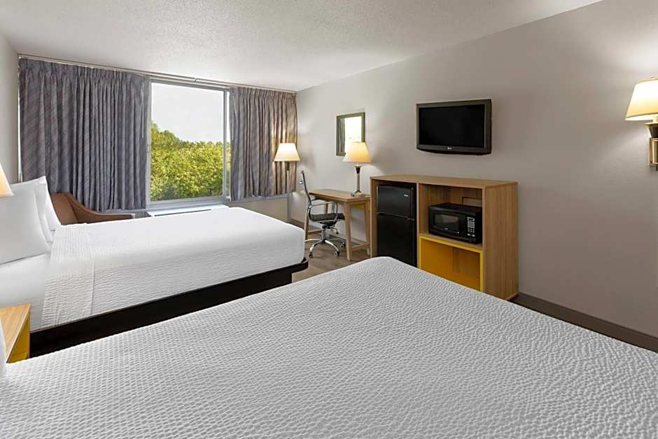 Days Inn by Wyndham Cambridge
