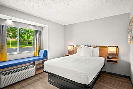Queen Room - Disability Access - Non-Smoking