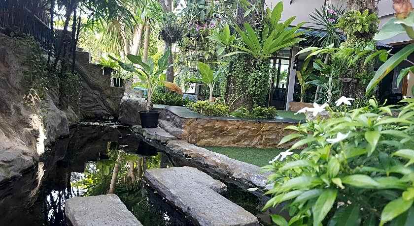 First And Frang Hotel