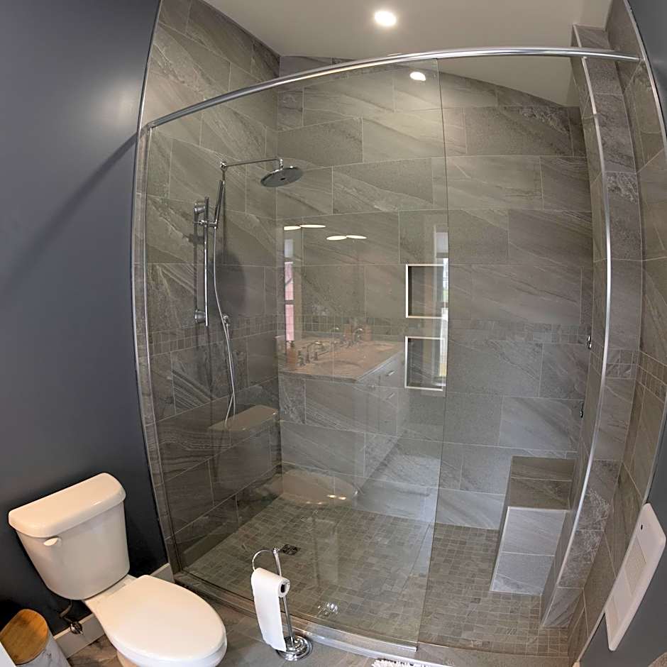 Captain Dan's Sunset Suite