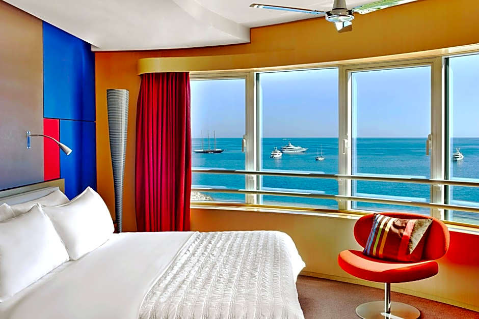 Le Meridien Beach Plaza