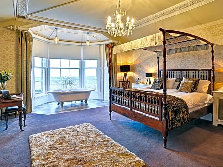 Luxury Four Poster Room with Bath