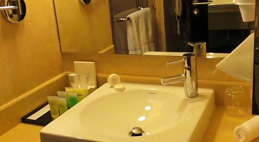 Amman Airport Hotel