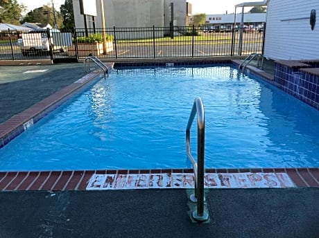 Budget Inn And Suites