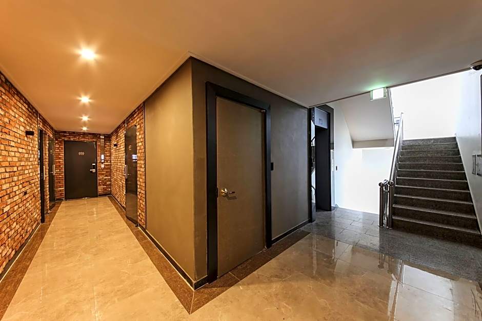 B&F Hotel
