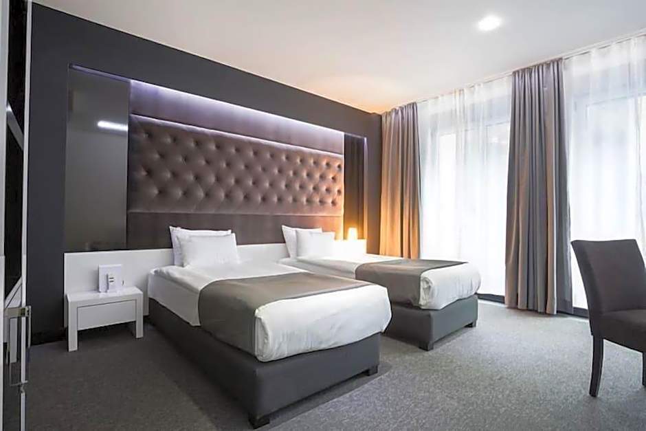 Brookville Hotel & Suites