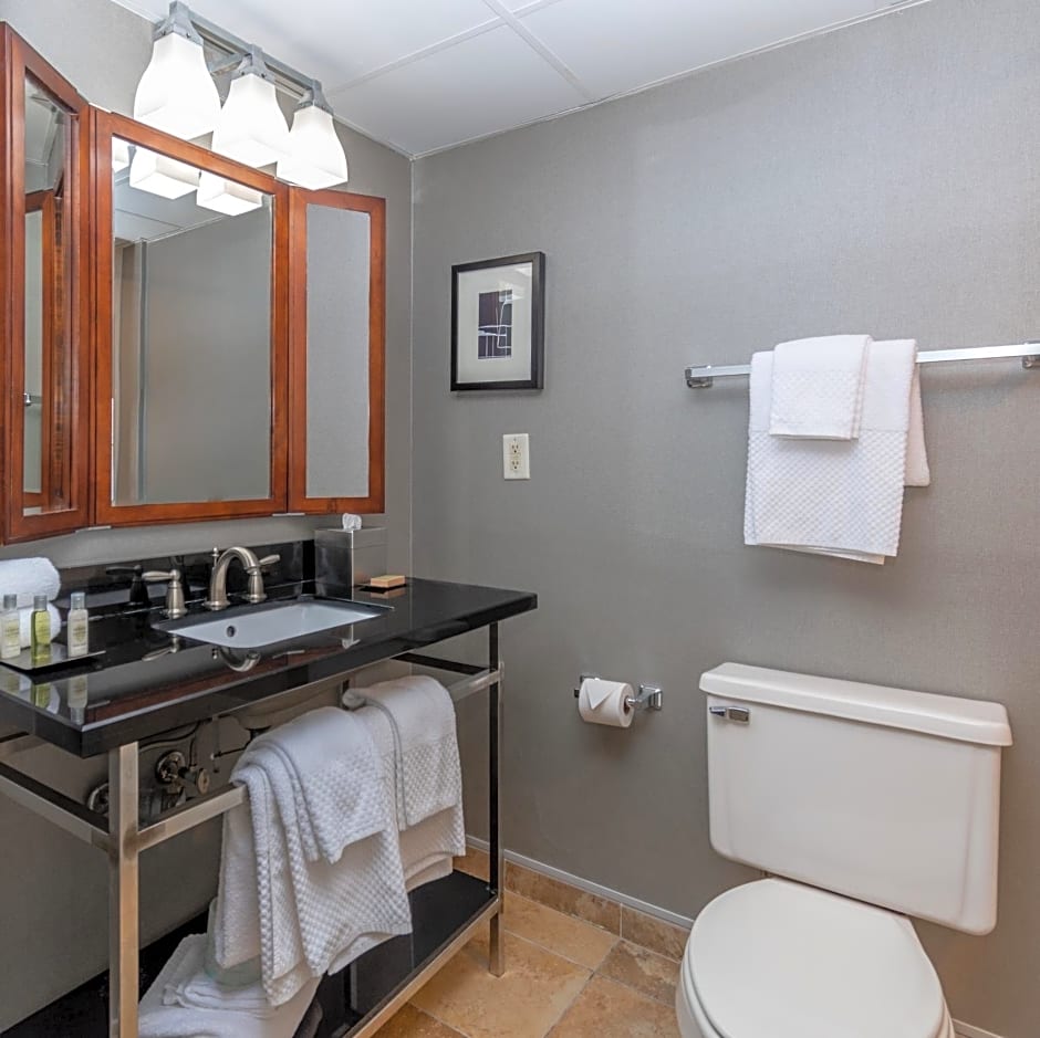 DoubleTree by Hilton New Bern - Riverfront