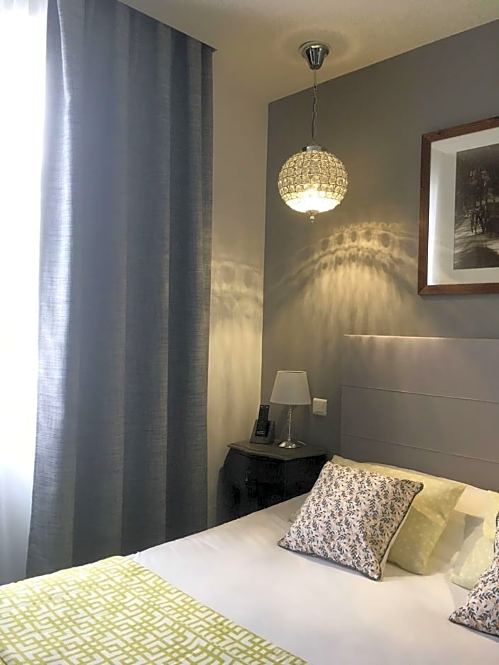 Brit Hotel Acacias