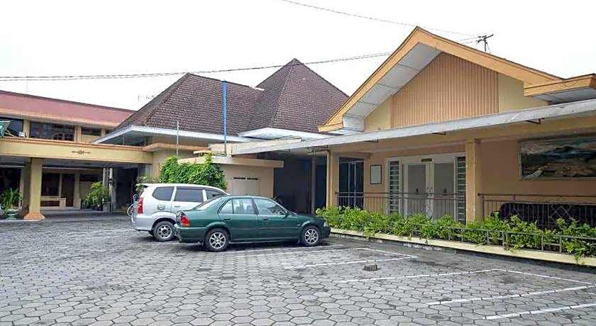 RedDoorz Plus @ Laweyan