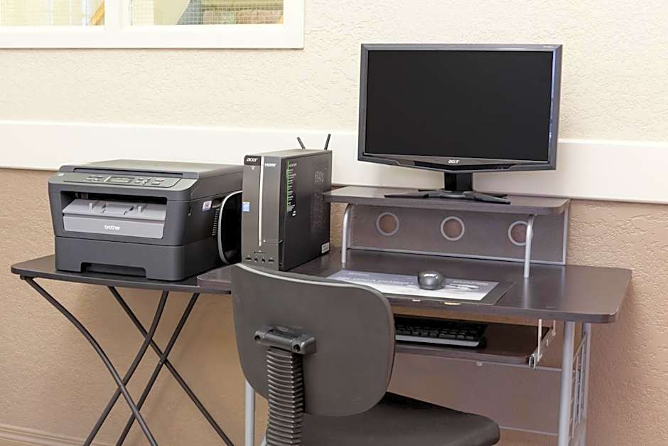 Super 8 by Wyndham Medicine Hat AB