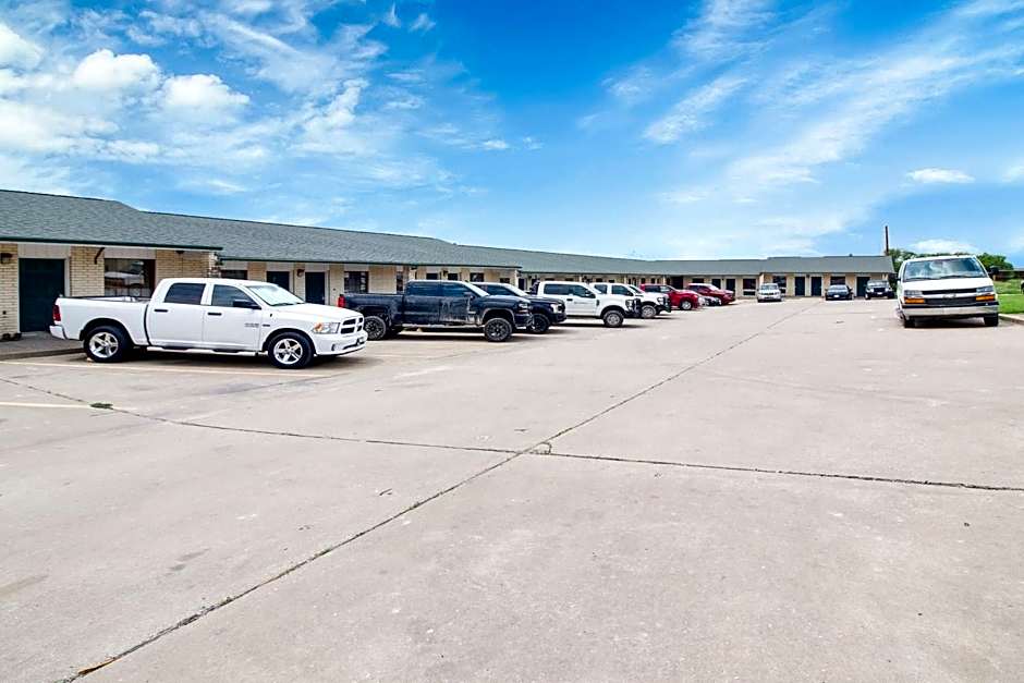 Three Rivers Executive Inn & Suites By OYO