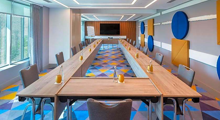 Radisson Red Dubai Silicon Oasis