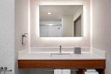 2 Queen Suite Corner Room