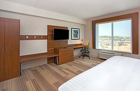 Standard King Room with Mobility Accessible Tub