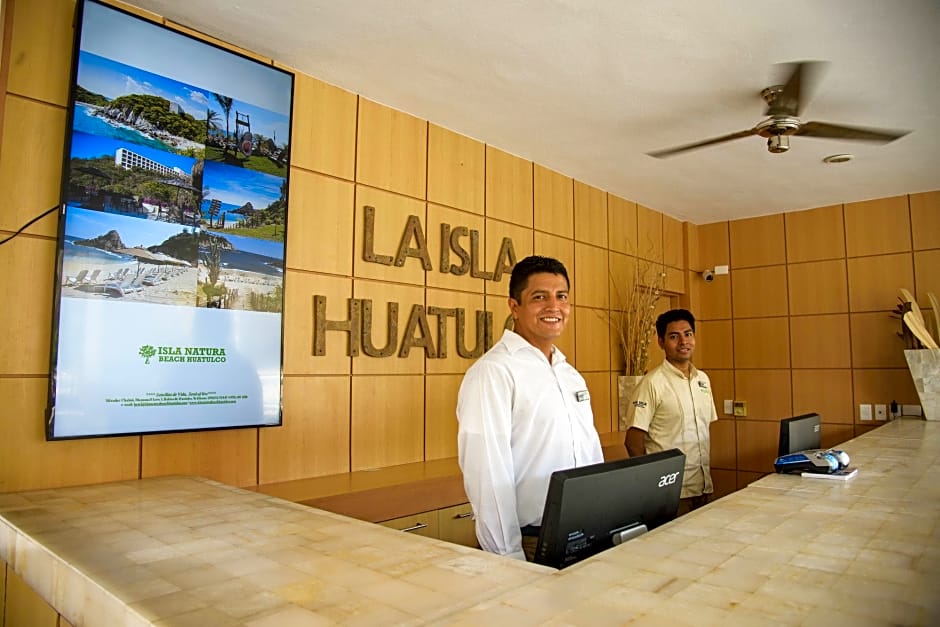 La Isla Huatulco Hotel & Beach Club