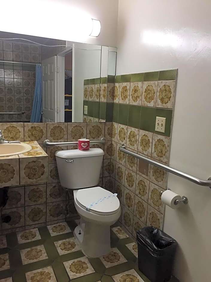 Walls Motel Long Beach