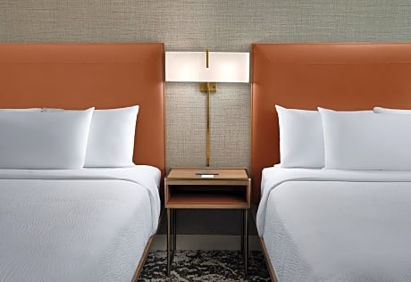 RENOVATED Q/Q POOL VIEW, DELUXE GUEST ROOM, 2 QUEEN, POOL VIEW
