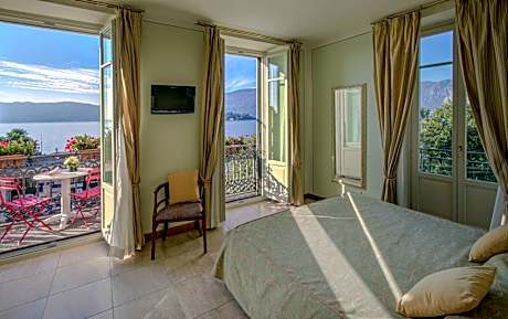 Deluxe Triple Room with Lake View