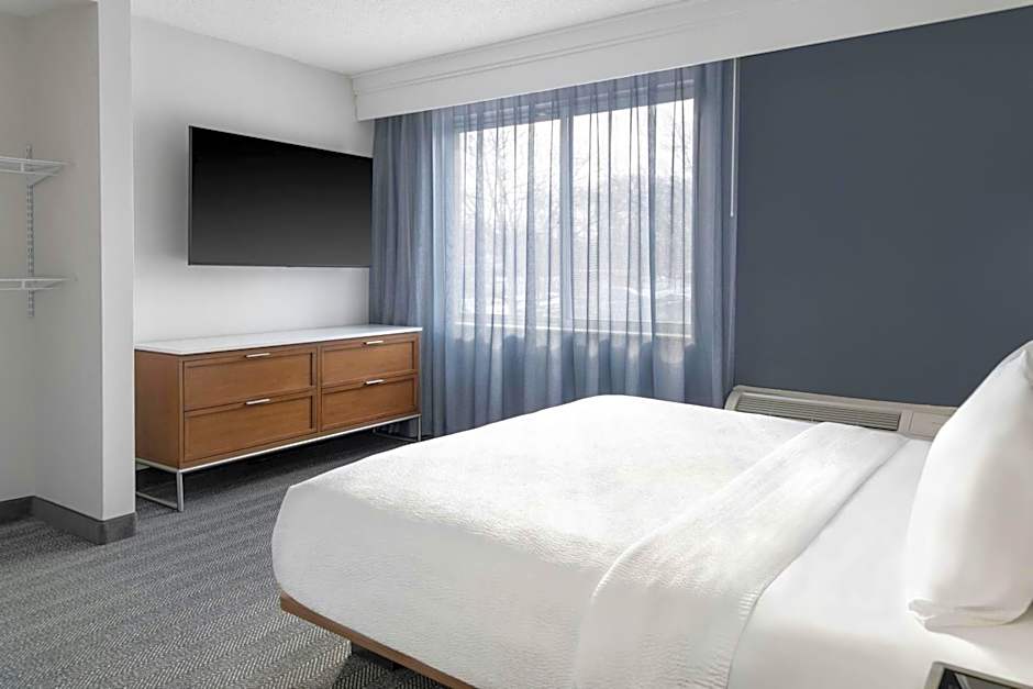 Courtyard by Marriott Cleveland Airport South