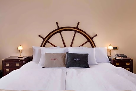 Double Room with Balcony and Partial Sea View