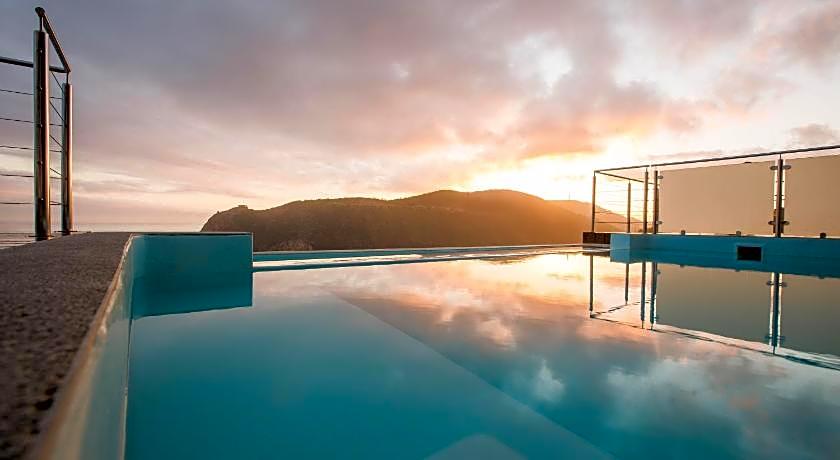 Head Over Hills Luxury Retreat