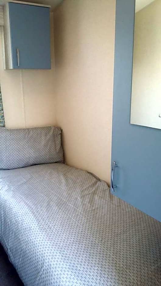 KINGDOM HOLIDAY PARK - Parrot