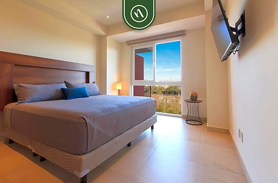 Cozy Apt with Private Terrace - Rooftop Pool