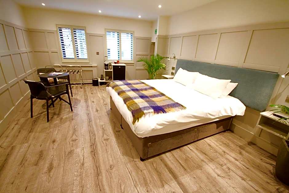 Quinlan & Cooke Boutique Townhouse and QCs Seafood Restaurant