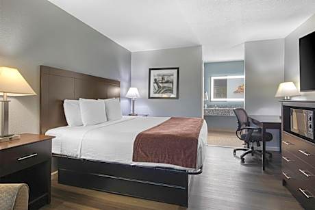 1 KING BED,NSMK,FLTSCTV,MICRFG,HISPD,COFMKR,HAIR,FULL BREAKFAST