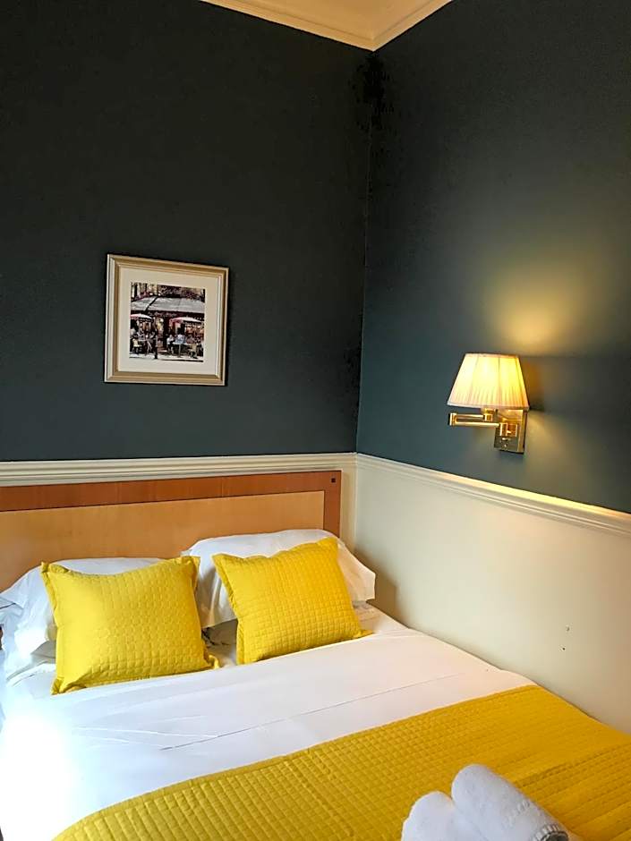 Eurobar Cafe and Hotel