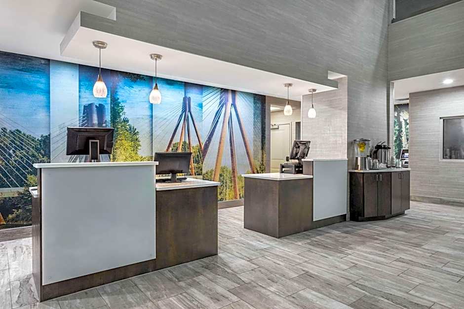 La Quinta Inn & Suites by Wyndham Columbus - Edinburgh