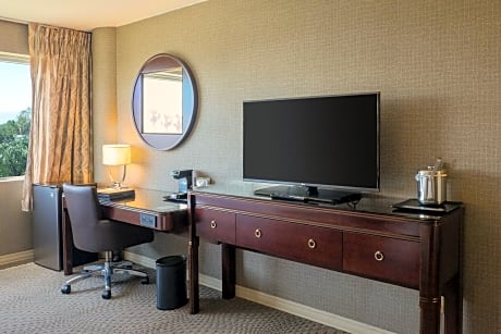 Club Room, 1 King Bed