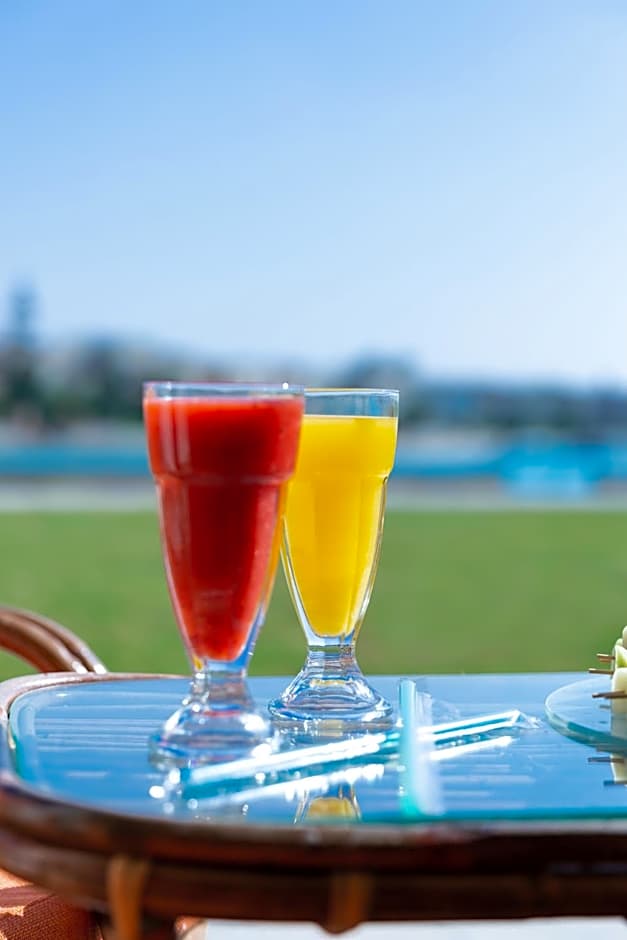 Golden Lake Marina Hotel