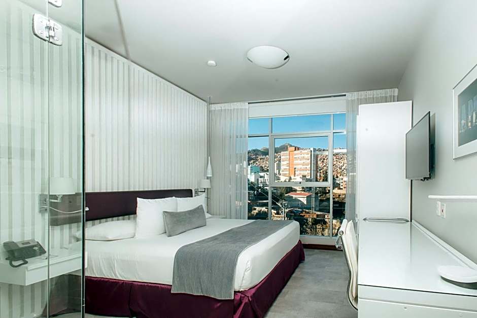 Photo 1 of 9 of Premium King Room with City Views