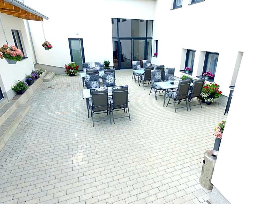 Fast Lane Hotel