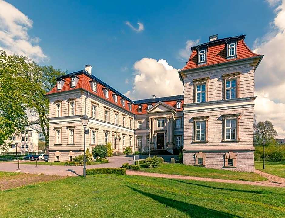 Photo 1 of 47 of Sunday Schloss Neustadt Glewe
