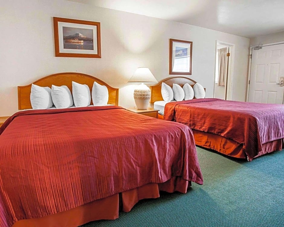 Quality Inn & Suites Bremerton near Naval Shipyard