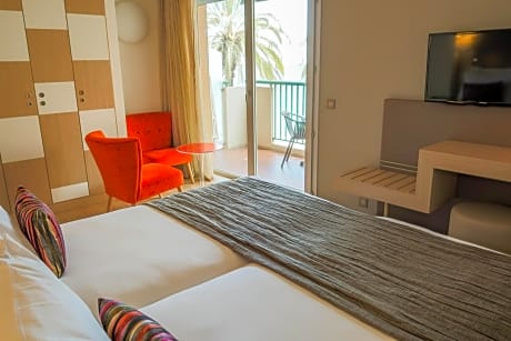 Double or Twin Room with Lateral Sea View with Balcony