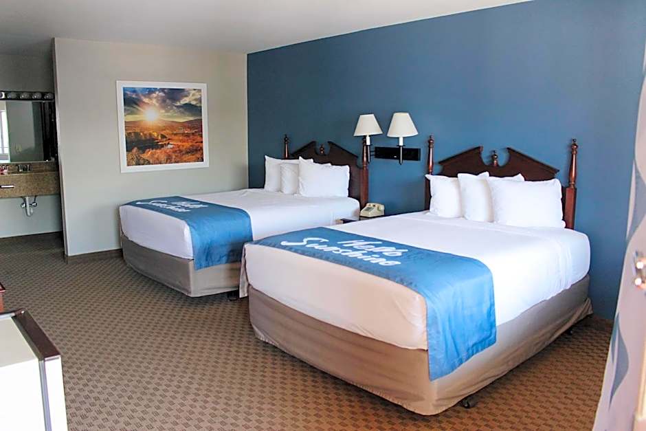 Days Inn by Wyndham Show Low