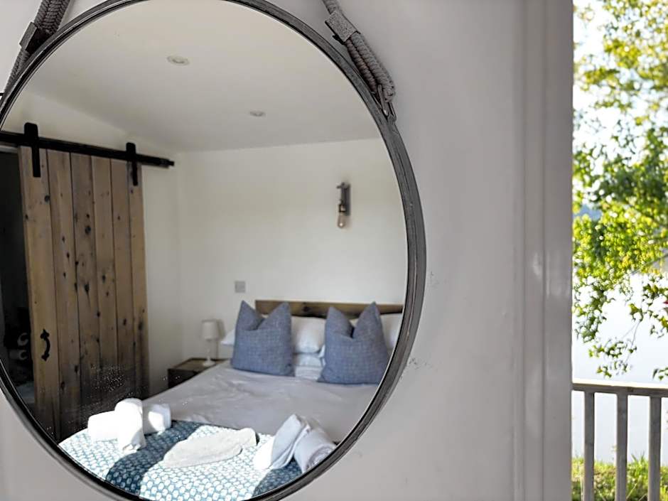 Lakeside Lodge- 'Swallow'