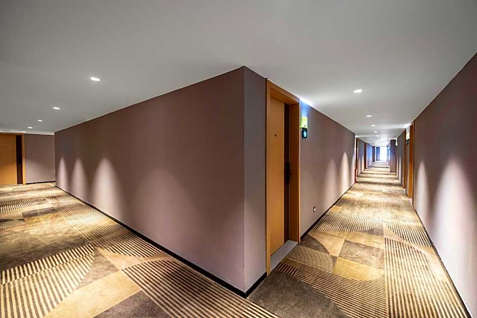 IU Hotel Baoding Goverment Shidai